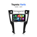 Autoradio CarPlay avec sa façade d'adaptation pour Toyota Yaris 2005-2011, vu de face sur fond blanc, écran allumé sur l'accueil CarPlay en français