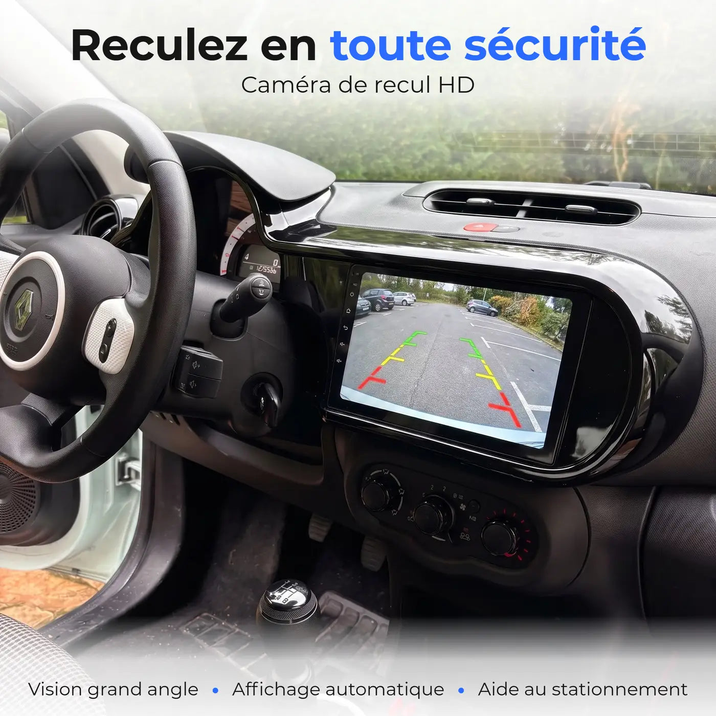 Caméra de recul HD affichée sur l'écran de l'autoradio CarPlay d'une Renault Twingo 3