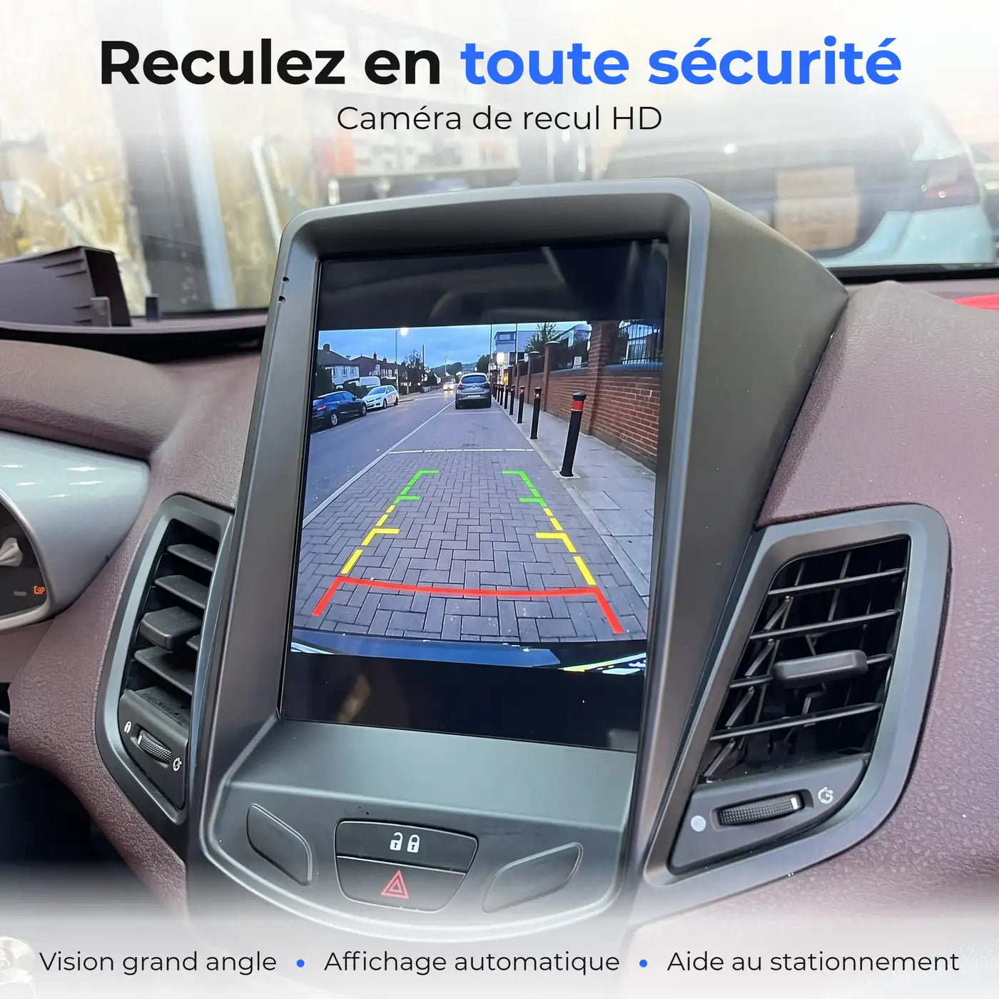Écran CarPlay de Ford Fiesta MK7 affichant la caméra de recul avec lignes de guidage de stationnement.